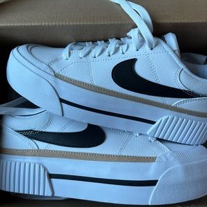 Nike court legacy lift size 6 (fits like a 7)
